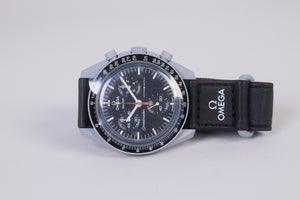 Swatch Moonswatch "Strawberry"